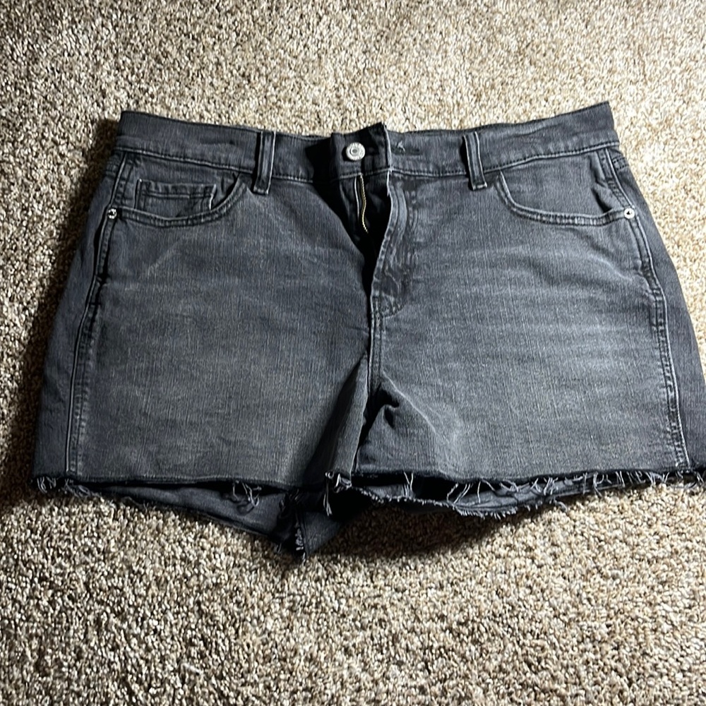 Old Navy Mid-Rise Black Wash Cut-Off Boyfriend Shorts 3 inch inseam- Size 10